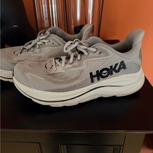 Hoka Clifton 10 Gray Athletic Shoes size 12EE